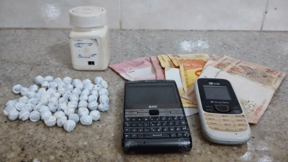 Imagem ilustrativa: traficantes usam telefone celular para negociar drogas (Foto: Divulgação)
