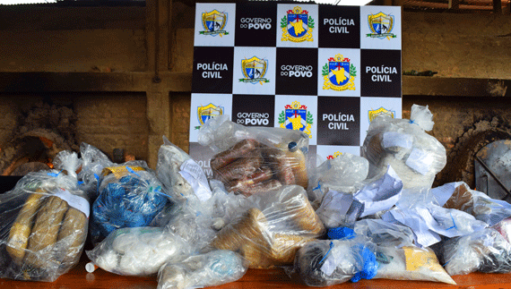 Polícia Civil fez ontem a incineração de 70 quilos de drogas apreendidas (Foto: Rodrigo Sales)