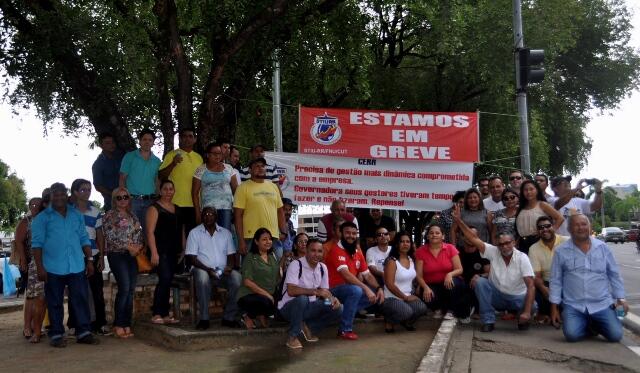 Servidores cobram cumprimento de pactos firmados com a Cerr há três anos (Foto: Thirza Perim)