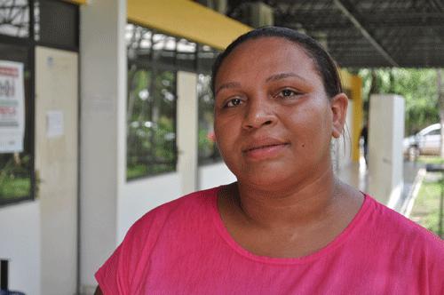 Desempregada há dois anos, Cleonice tem experiência como zeladora, copeira e atendente de caixa (Foto: Thirza Perim)