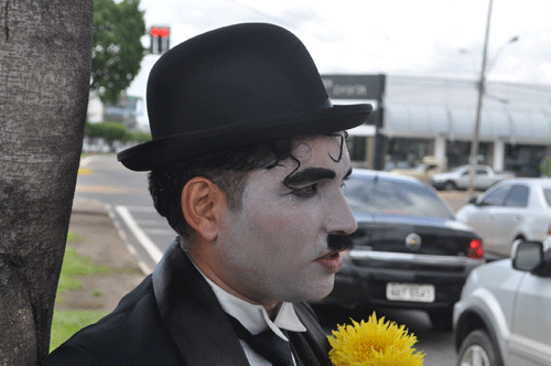 Miguel Zamora interpreta Charles Chaplin desde 2014 (Fotos: Thirza Perim)