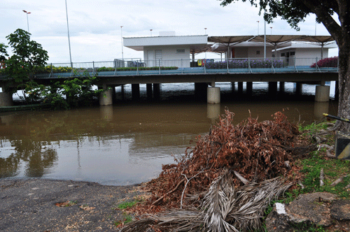 Nível do Rio Branco ontem pela manhã era de 6,80 m (Foto: Thirza Perim)