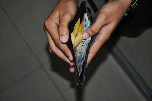 Apenas professores e servidores de alguns órgãos da Administração Indireta receberam os salários (Foto: Thirza Perim)