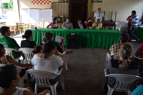 Reunião entre autoridades e produtores foi realizada ontem à tarde (Foto: Rodrigo Sales)