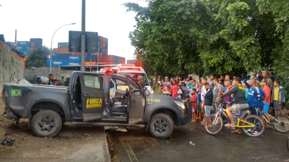 O PM foi atingido com um tiro na cabeça enquanto seguia para o Centro do Rio de Janeiro (Foto: Divulgação)