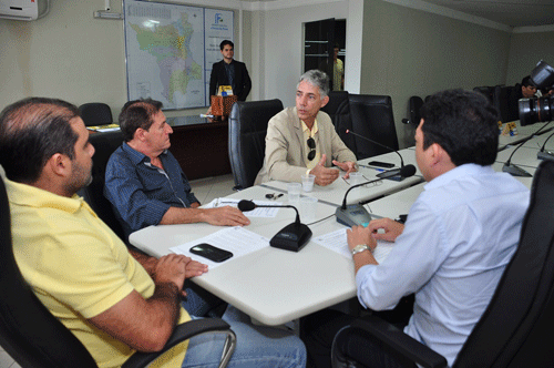 Três deputados estaduais sabatinaram Vicente Barreto (Foto: Hisraufre Emiliano)