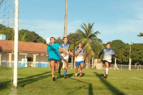 Meninas do Mundão treinaram firme na sede campestre do clube (Foto: Divulgação)