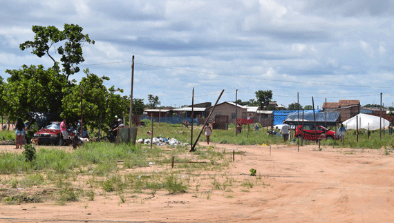 Agricultores denunciaram que os invasores estariam construindo até casas de alvenaria nos lotes concedidos a eles (Foto: Rodrigo Sales)