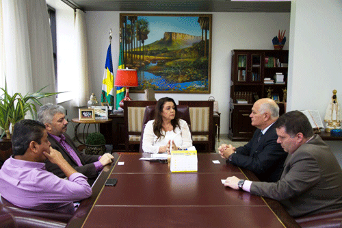 Suely Campos recebeu, em seu gabinete, Enio Nucci e Maurício Bacellar, do consórcio Transnorte, além do deputado Hiran Gonçalves (Foto: Marcelo Rodrigues)