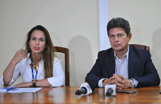 Chefe da Divisão de Proteção, Lorrane Level, e o juiz da 1ª Vara da Infância e Juventude, Parima Veras (Foto: Thirza Perim)