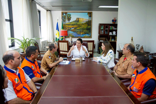 Governadora Suely Campos determinou um levantamento sobre a situação dos venezuelanos em Pacaraima (Foto: Marcelo Rodrigues)