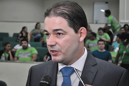 Secretário estadual de Saúde, César Ferreira Penna de Faria, na audiência pública na ALE (Foto: Thirza Perim)