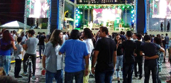 Juizado vai verificar se adolescentes estão ingerindo álcool e outras drogas em festas e praças (Foto: Vinicios Tocantins)