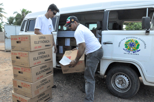 Além de uma empresa de Manaus, o Exército vai colaborar na distribuição das urnas (Foto: Arquivo/Folha)