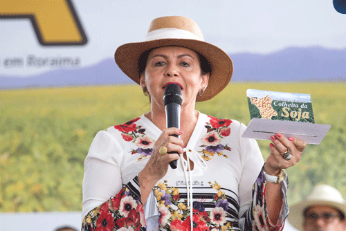 Governadora Suely Campos durante festa da colheita de soja, no fim de semana (Foto: Marcelo Rodrigues)