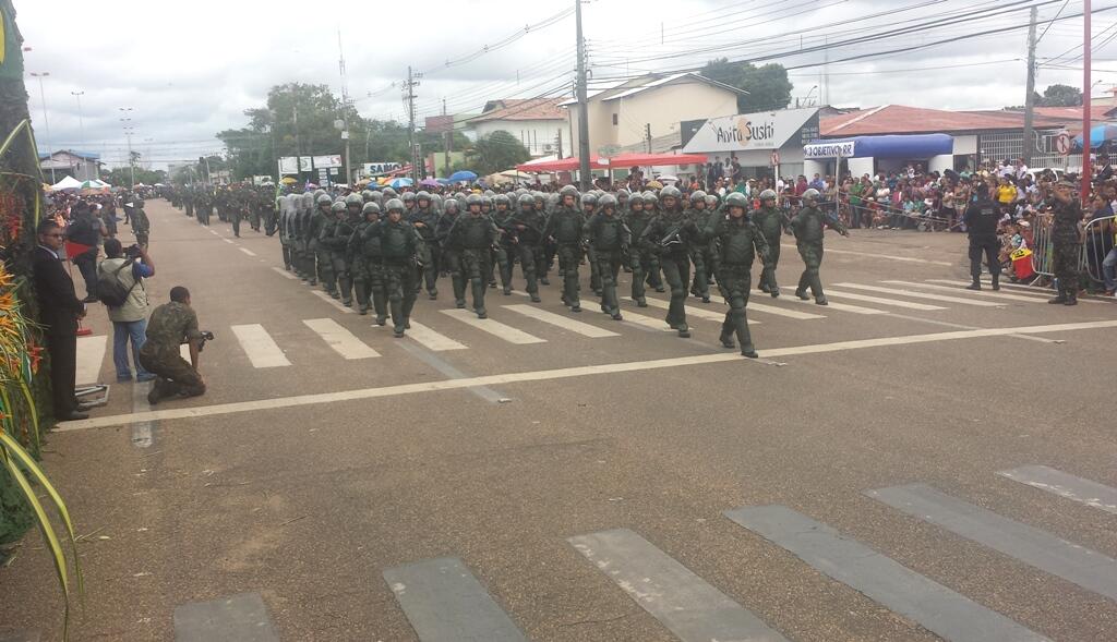 Desfile de 07 de Setembro foi realizado este ano na Praça das Águas (Foto: Minervaldo Lopes)