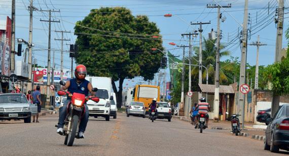 Avenida mais perigosa da cidade é a Ataíde Teive, do bairro Nova Canaã ao Equatorial (Foto: Rodrigo Sales)