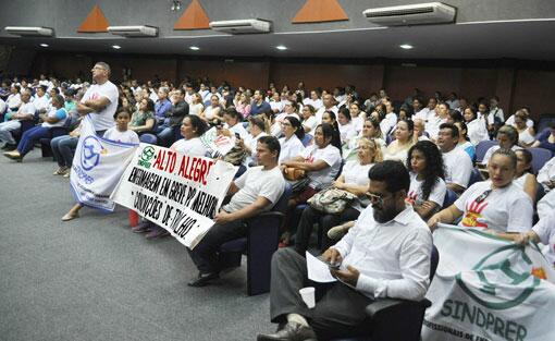 Depois da mobilização nas ruas, servidores em greve foram para a Assembleia Legislativa (Foto: Thirza Perim)