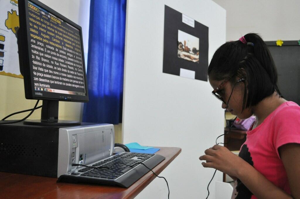Exposição traz o universo da fotografia para deficientes visuais e comunidade em geral (Foto: Thirza Perim)