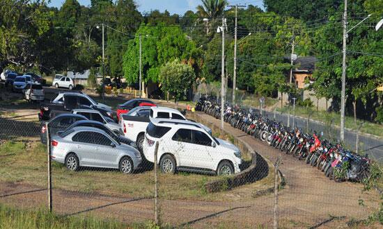 Veículos leiloados não deverão servir para reutilização, a não ser para retirada de peças (Foto: Rodrigo Sales)