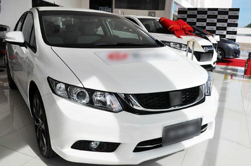 Concessionárias culpam a crise financeira e o período eleitoral por baixa nas vendas (Foto: Thirza Perim)