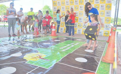 Crianças devem ter bons exemplos para serem boas motoristas no futuro (Foto: Diane Sampaio)
