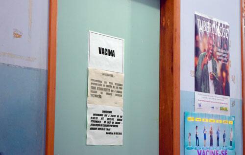 Sala de vacina fechada ontem pela manhã na unidade de saúde do bairro Senador Hélio Campos (Foto: Rodrigo Sales)