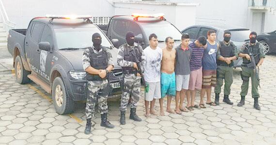 Os cinco presos foram encaminhados para a Polícia Federal (Foto: Divulgação)