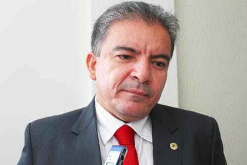Deputado Brito Bezerra é o autor do projeto de lei que foi aprovado pelo Legislativo (Foto: Divulgação)
