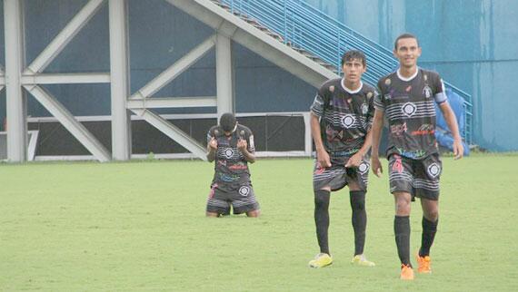 Elenco do Atlético Rio Negro conta com 31 jogadores, todos formados na base do time (Foto: Divulgação)