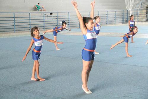 Ginastas se preparam para a disputa do torneio, que será realizado na próxima quarta-feira, 26 (Foto: Thirza Perim)