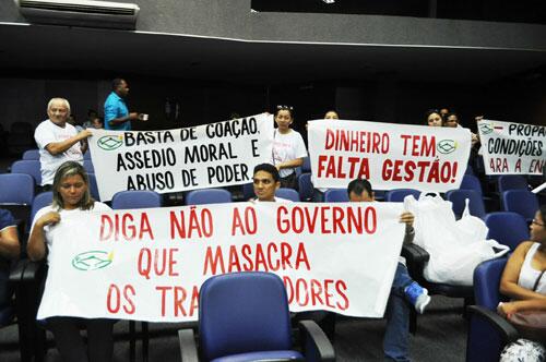 Mobilização foi organizada por sindicalista depois que governo anunciou parcelamento de salário (Foto: Thirza Perim)