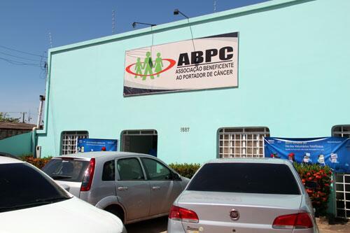Associação Beneficente ao Portador de Câncer fica no bairro Tancredo Neves (Foto: Wenderson de Jesus)