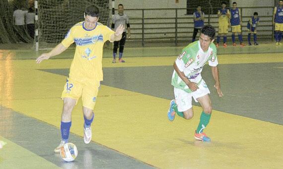 Constelação e Independente se saíram bem na estreia do roraimense de futsal adulto (Foto: Reynesson Damasceno/FRFS)