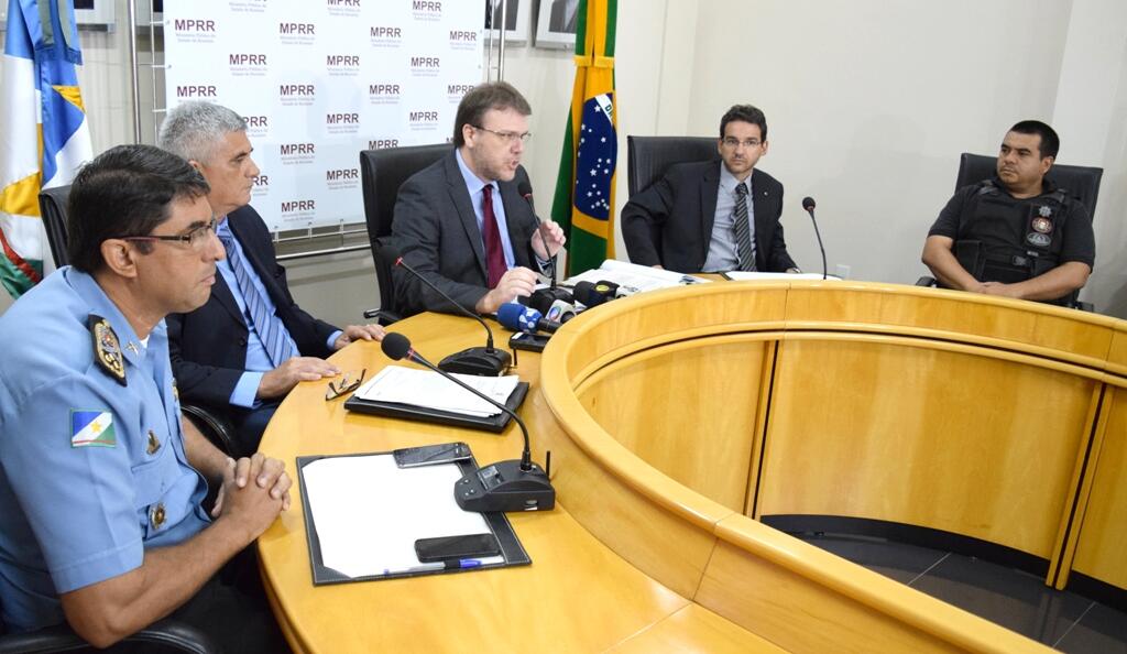 Promotores deram detalhes da transferência dos presos envolvidos na Operação Cartas Marcadas (Foto: Rodrigo Sales)
