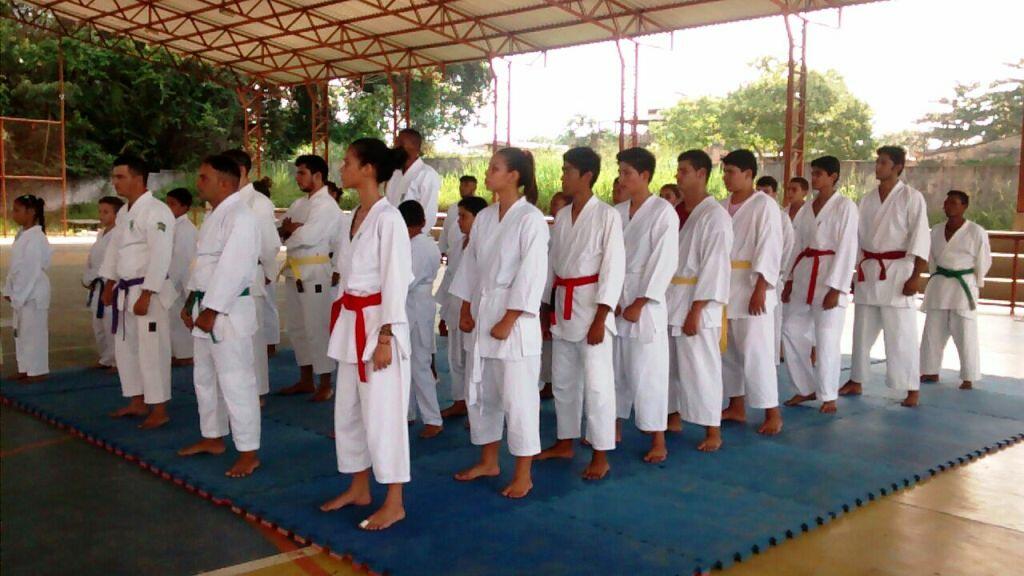 Karatecas de vários municípios participaram de evento amistoso em Rorainópolis (Foto: Jefter Reis)