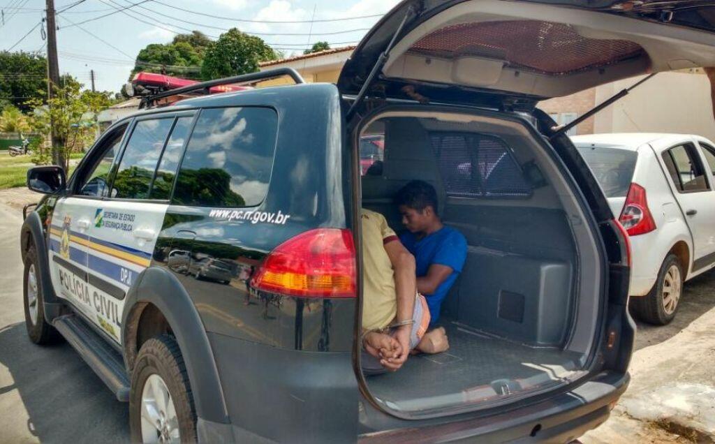 Os infratores foram presos após tentativa de assalto em rua do bairro São Francisco (Foto: Divulgação)