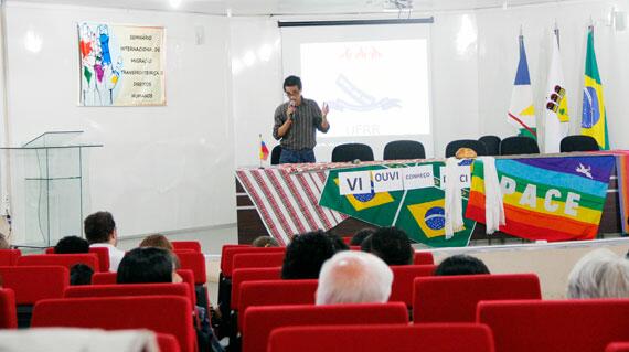 Representantes da Igreja Católica, dos governos e Ongs assinaram Carta Compromisso (Foto: Wenderson de Jesus)