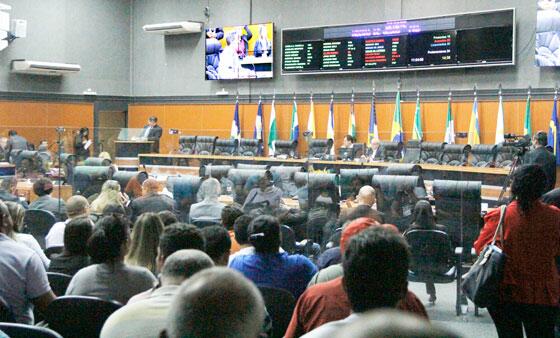 Governistas dizem que recebem palavras pejorativas e gestos ameaçadores em plenário (Foto: Wendeson de Jesus)