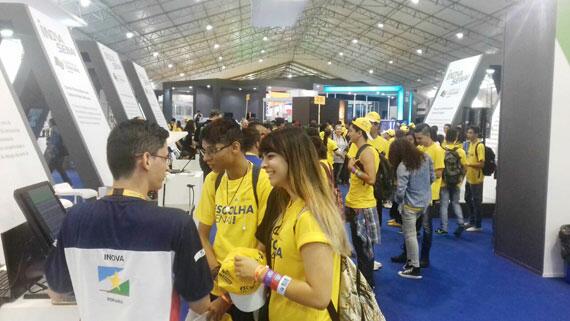 Equipe de Roraima se apresenta para alunos de escolas em Brasília, patrocinadores do evento, visitantes e possíveis investidores (Foto: Arquivo Pessoal)