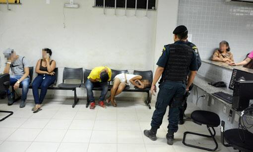 Agentes, conselheiros e policiais fizeram fiscalizações no fim de semana na zona Oeste da Capital (Foto: Secom/ TJ)