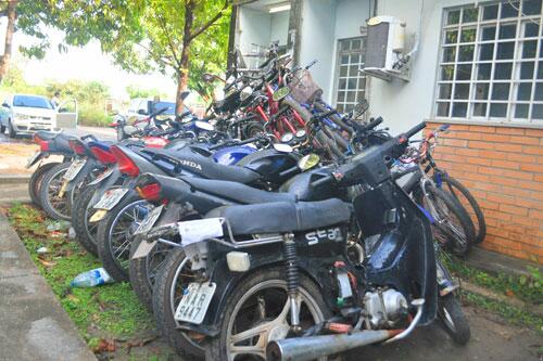 Motocicletas roubadas que acabaram sendo recuperadas pela Polícia Civil (Foto: Arquivo/Folha)