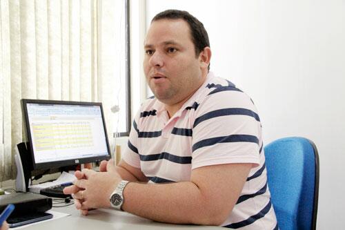 Coordenador do Sine, Nahylton Távora: Em outubro, 450 pessoas conseguiram entrevistas pelo Sine, mas havia apenas 93 vagas (Foto: Wenderson de Jesus)