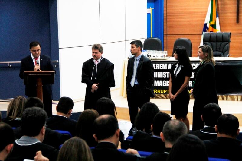 Magistrados roraimenses e representantes dos MPs promovem ato contra a desfiguração do projeto de lei anticorrupção (Foto: Wenderson de Jesus)