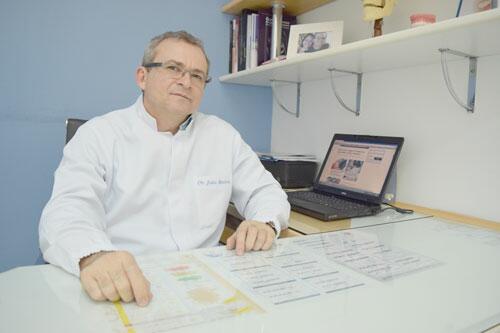 O odontologista João Batista fala sobre a saúde bucal (Fotos Rodrigo Sales)