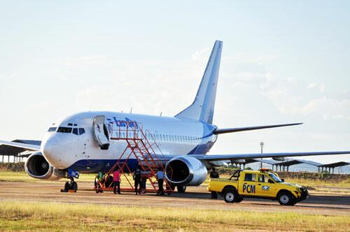 Aeronave com símbolo do clube argentino River Plate fez pouso forçado na tarde de sábado (Foto: Diane Sampaio)