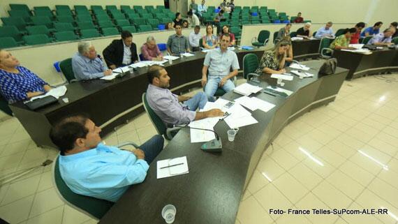Representantes do governo e do CRM participaram da reunião da Comissão Mista de Orçamento (Foto: SupCom ALERR)