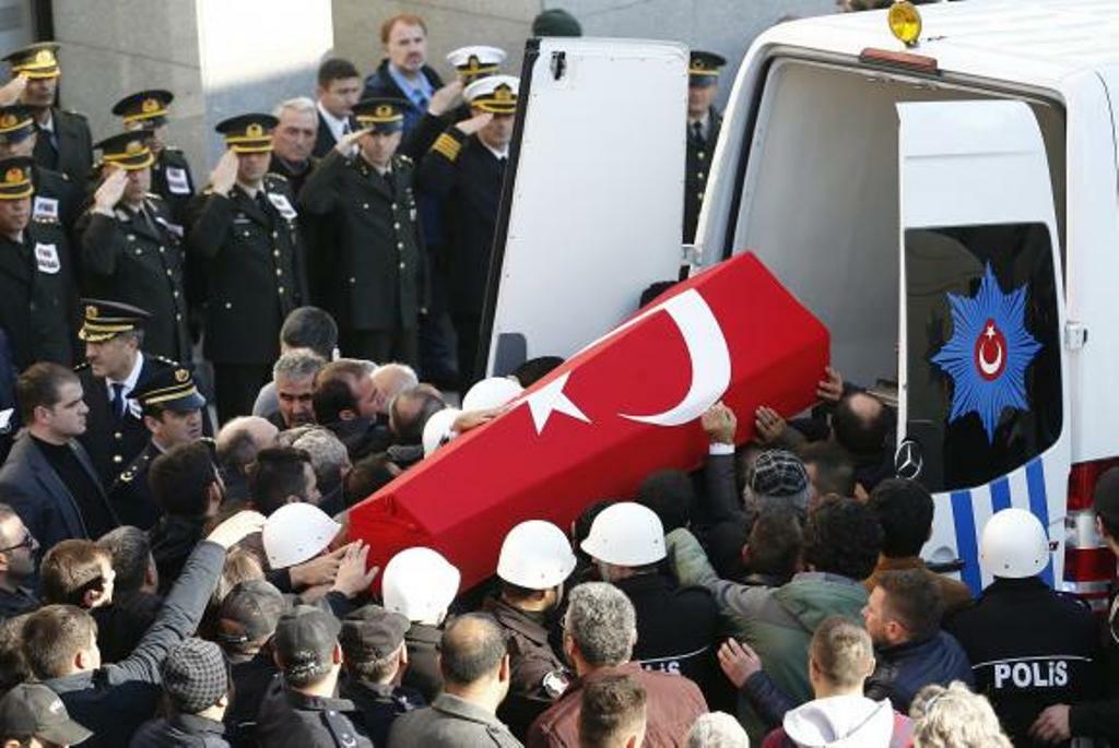 Turquia decretou luto nacional após os atentados deste sábado (Foto: Sedat Suna/Agência Lusa/EPA)