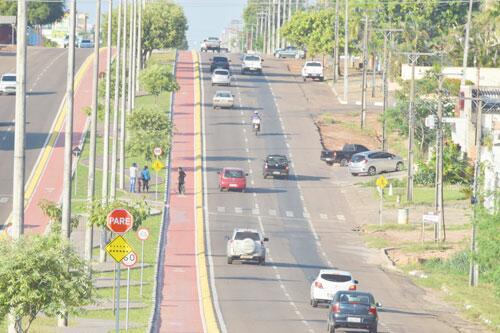 Populares reclamam que Avenida Ville Roy se torna local perigoso à noite e de madrugada (Foto: Arquivo/Folha)