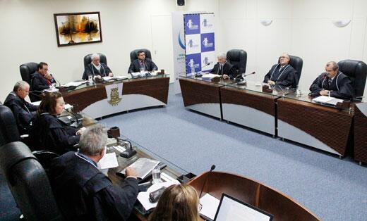 Sessão do Pleno deveria escolher ontem o novo presidente do Tribunal de Contas do Estado (Foto: Wenderson de Jesus)